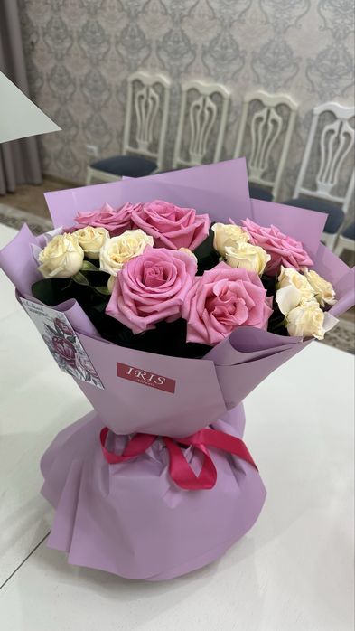 Красивый букет с розами