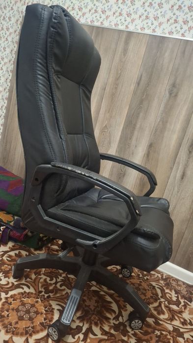 Продам кресло руководителя