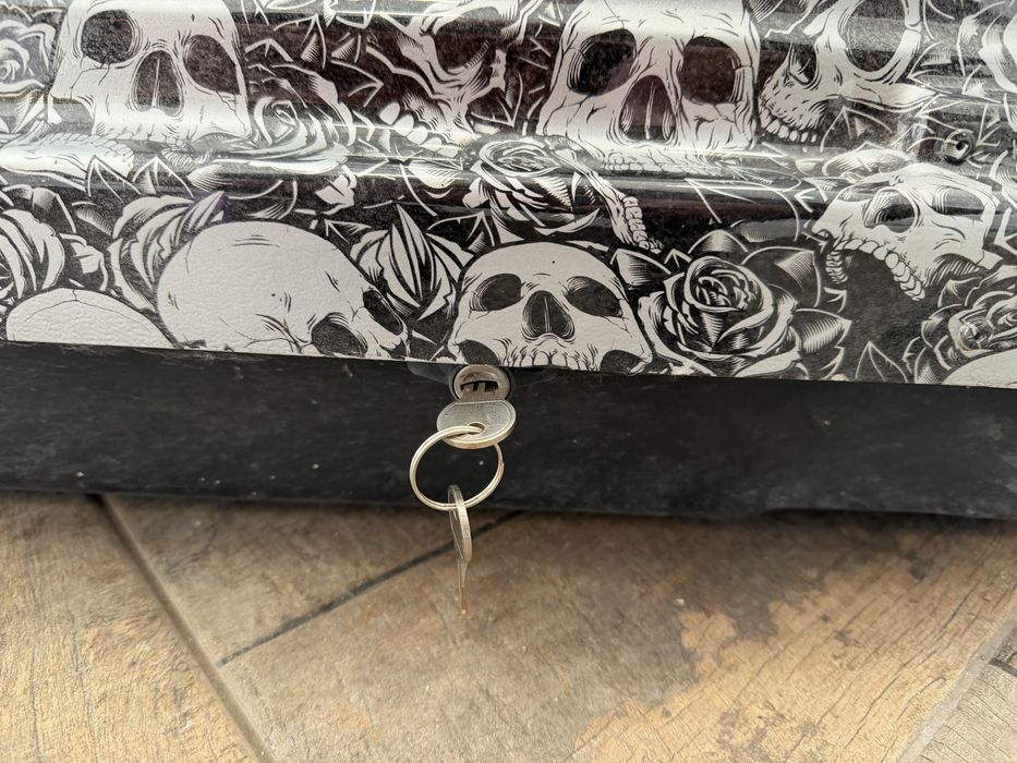 Продавам автобокс 250 литра