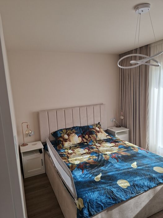 Vand apartament cu 4 camere
