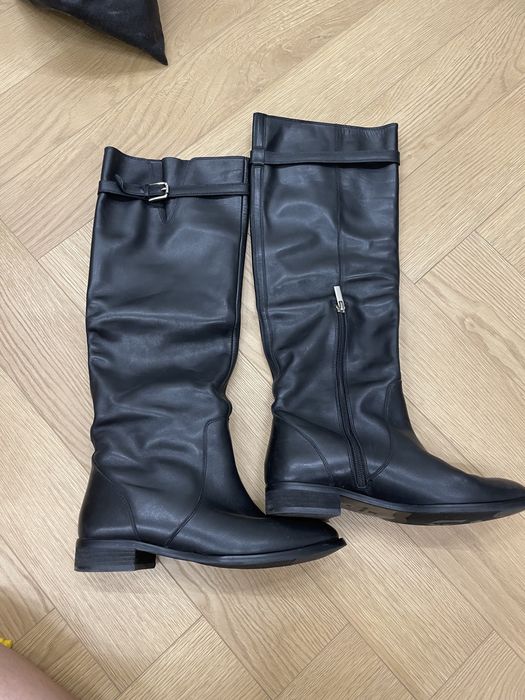 Продам зимние сапоги Basconi