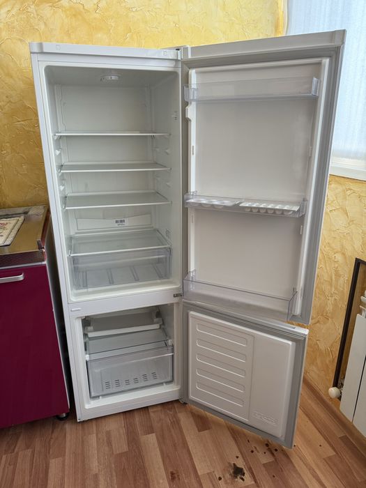 Холодильник Beko rcsk250m00w