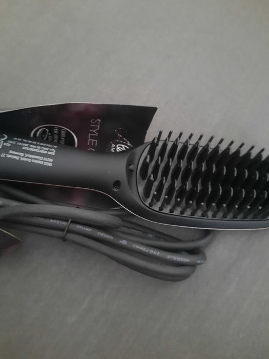 Четка за изправяне с горещ въздух