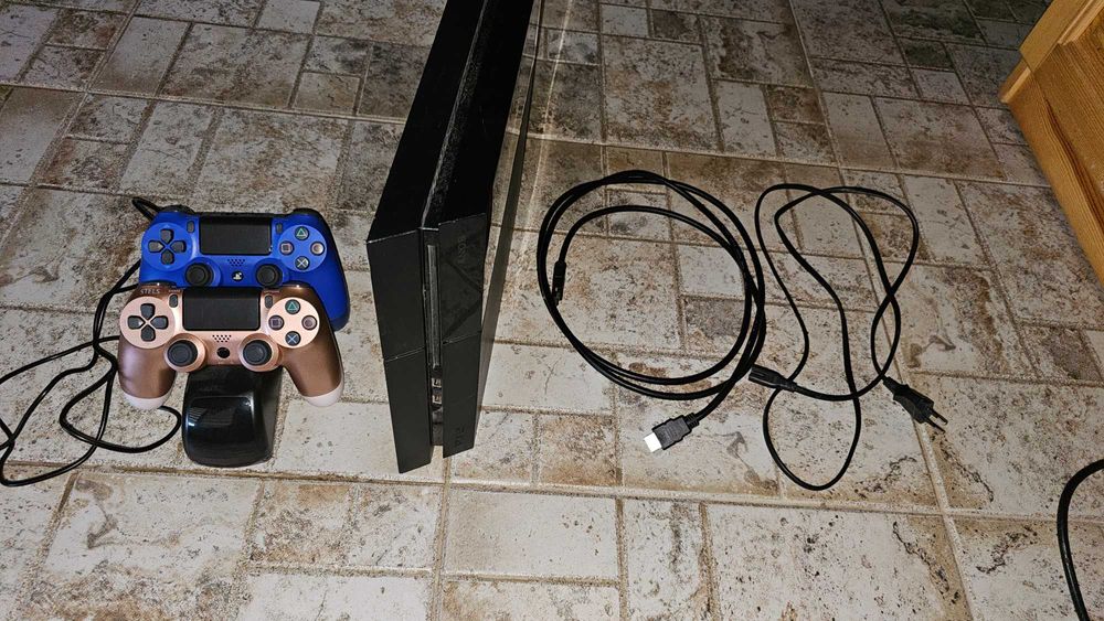 Playstation 4, Playstation 4, 2 нови джойстика, 6 игри, зарядна станция