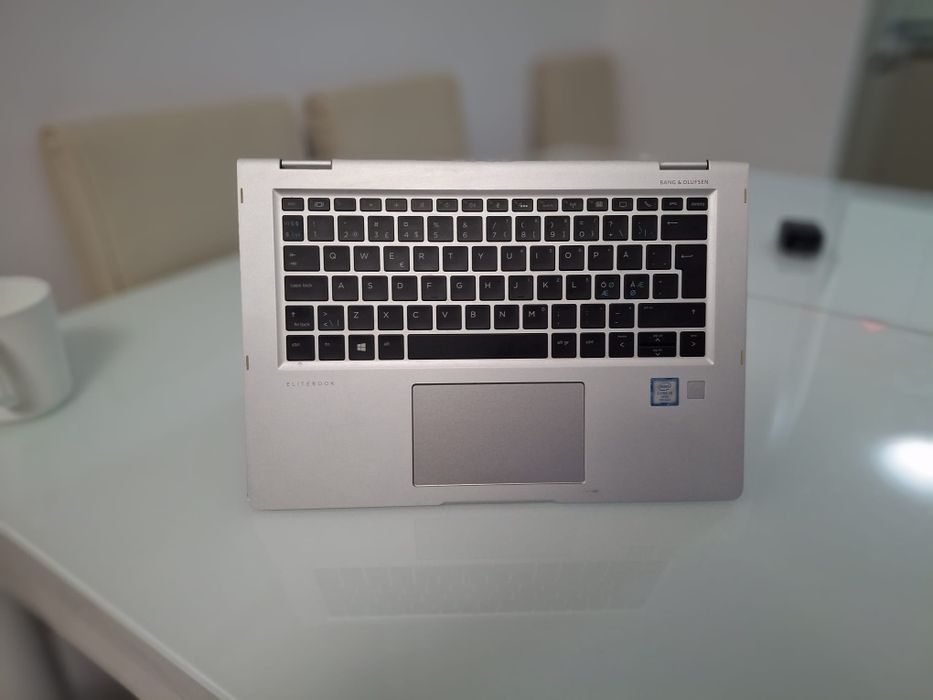 Vand laptop tableta  și o tableta ipad