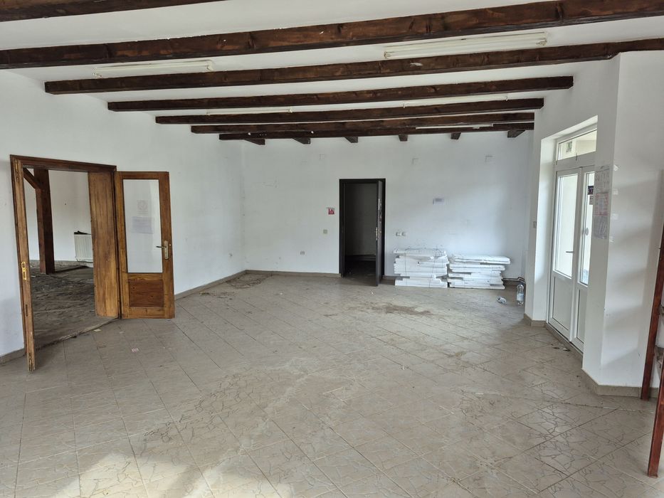 Casa de vanzare sau închiriere în comuna Forotic – poziție centrală