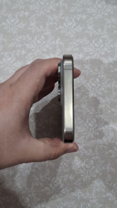 Продам iPhone 15 Pro Max (Natural Titanium) на 256 ГБ.