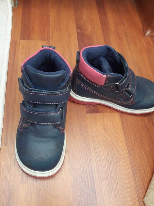 Продам ботинки для девочки.