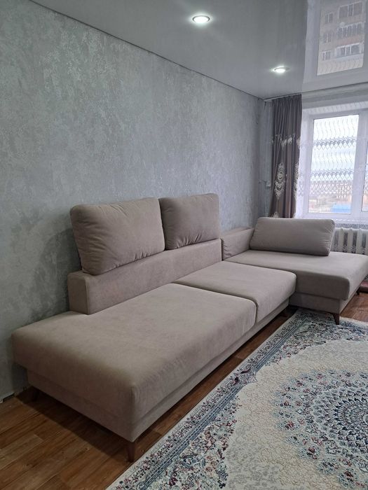 Диван (практически новый)