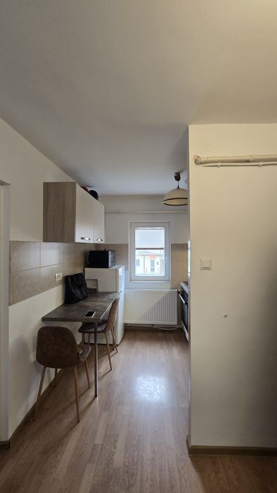 Închiriez garsoniera