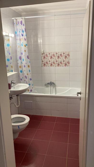 Cazare Regim hotelier/2 camere  decomandat /zona mall
