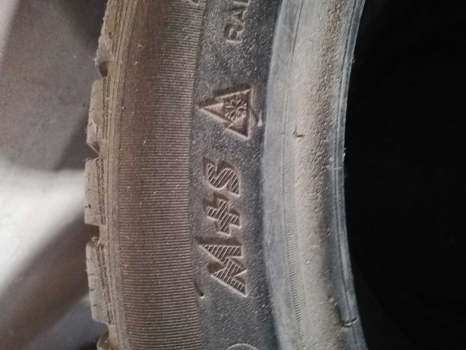 Jenti cu anvelope bune  215/60 R17 96 H   ;235 /45 R17 94 H