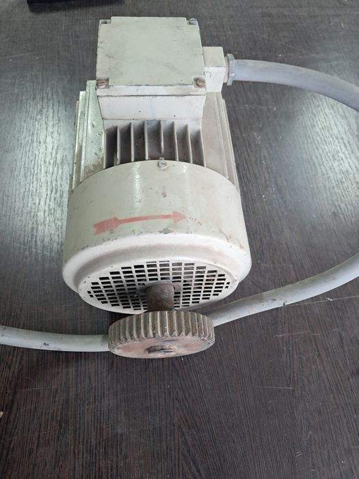 Продам электродвигатель