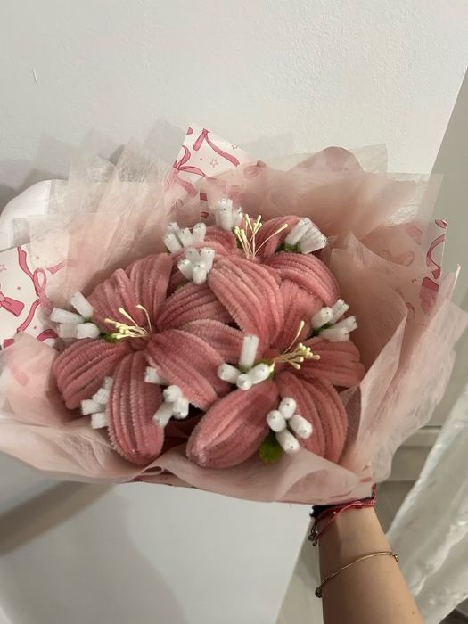 Buchet de flori din sârmă plușată