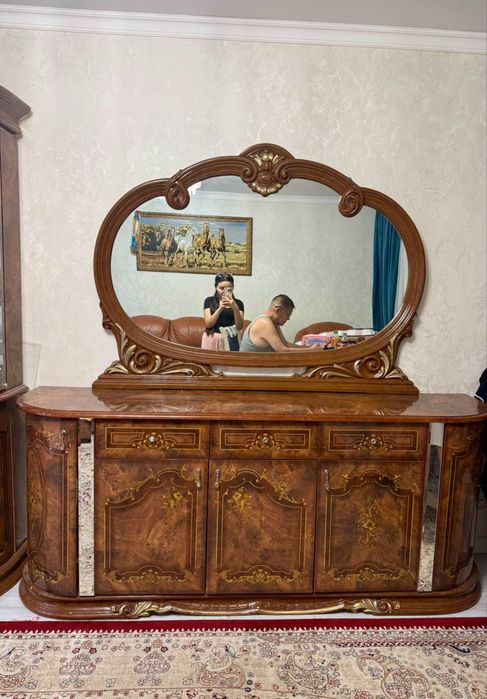 Горка, стенка в гостиную, с зеркалом