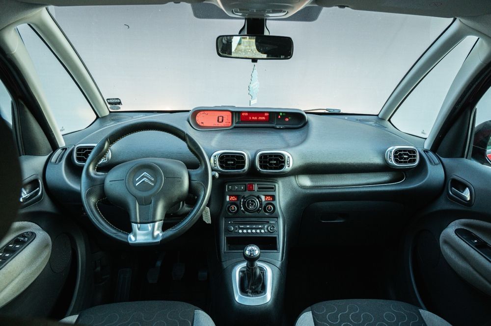 Citroen C3 picasso - 2013 - euro 5 - dublu climatronic - senzori - scaune incalzite - geamuri electrice - carlig - auto recent adus in tara !!!