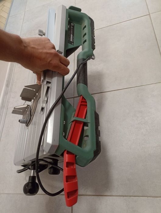 Bosch Advance Table Cut, настолна машина
