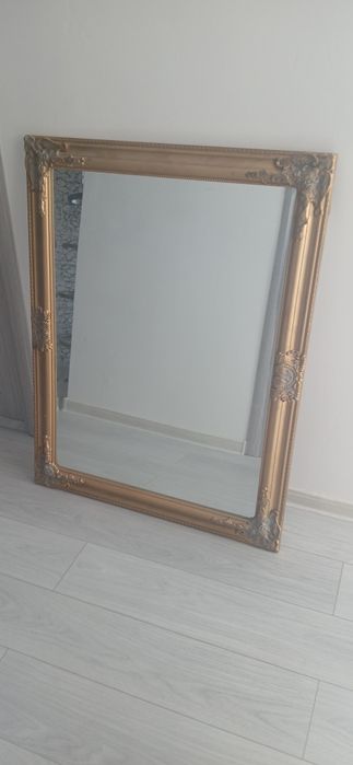 Oglindă nouă, model vintaje
