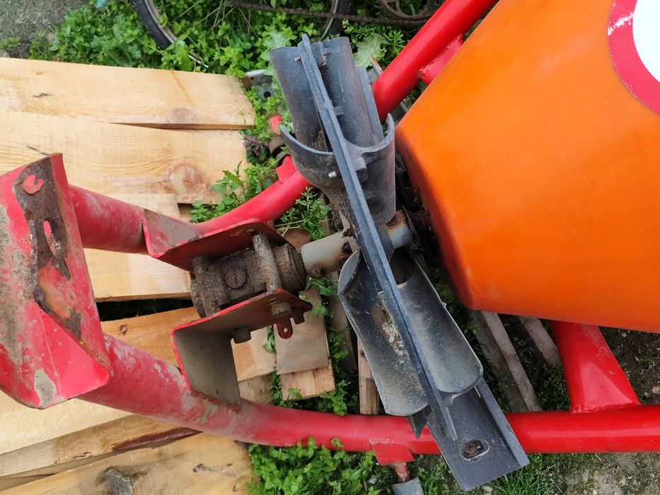 Сеялка за пролетници и торачка