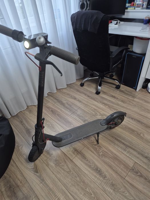Trotinetă electrică Xiaomi Mi Electric Scooter M365 – 25 km/h, stare foarte bună