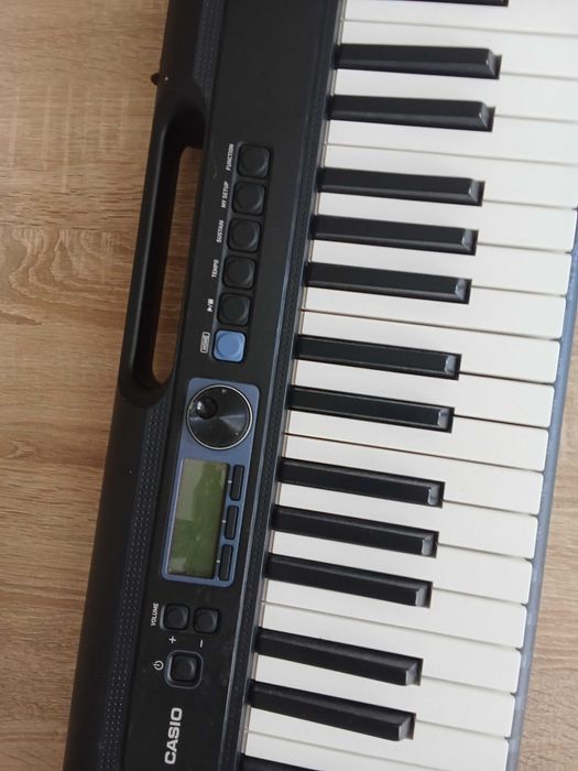 Vând urgent orga Casio