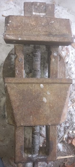 Продам тиски в рабочем состоянии