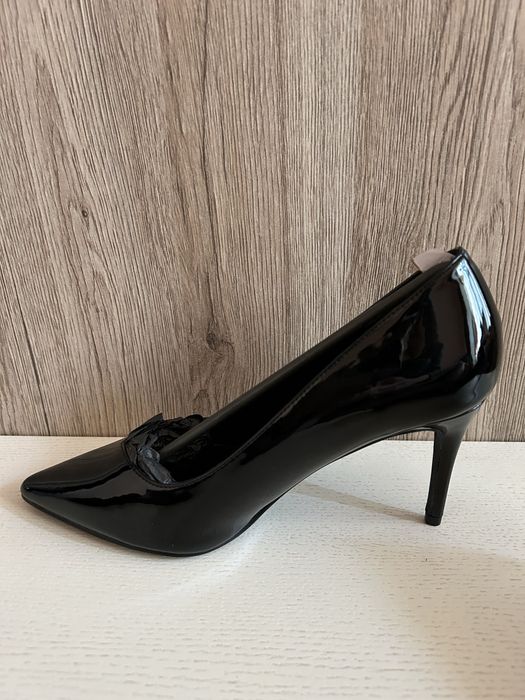 Primadonna collection Чисто Нови дамски обувки 38-ми номер