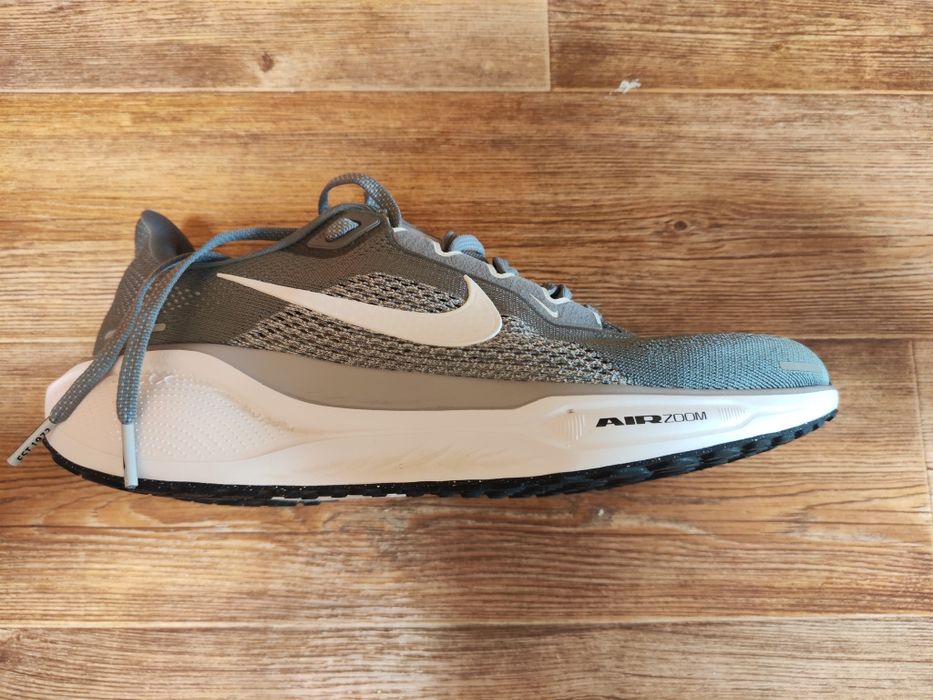 Продам кросовки Nike