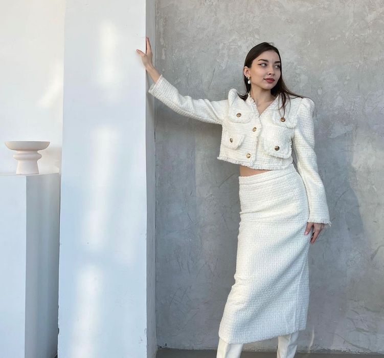 Белый костюм из твида