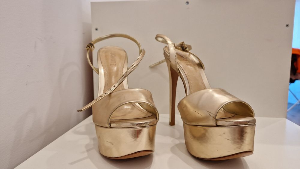 Pantofi cu toc Schutz aurii 39