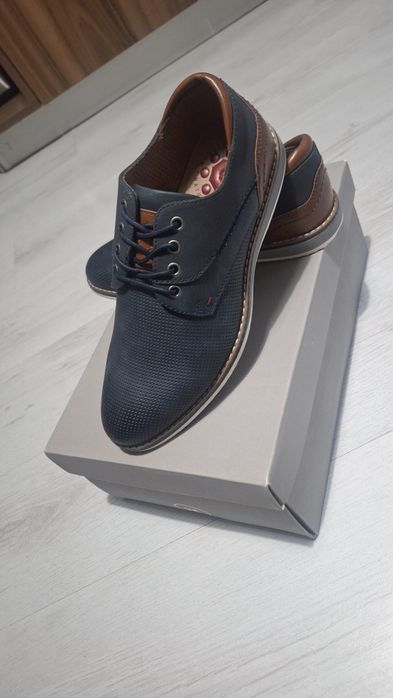 Кожени обувки мъжски с връзки.