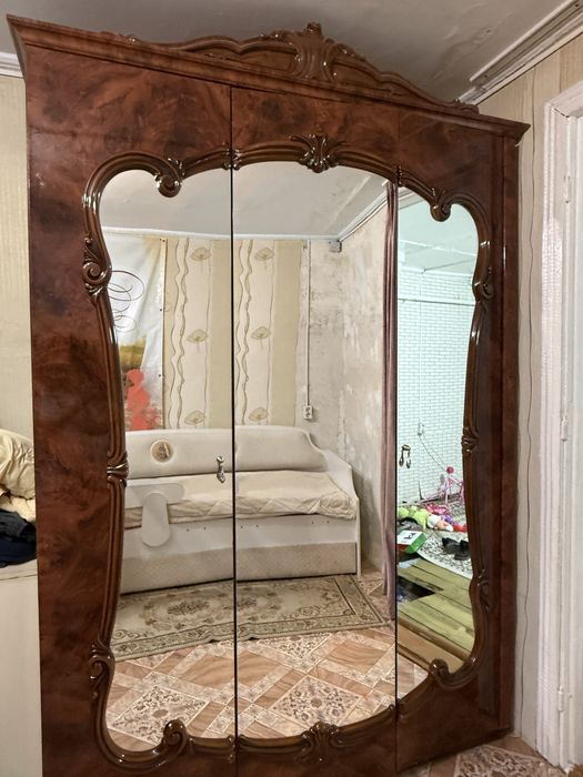 Продам спальный гарнитур