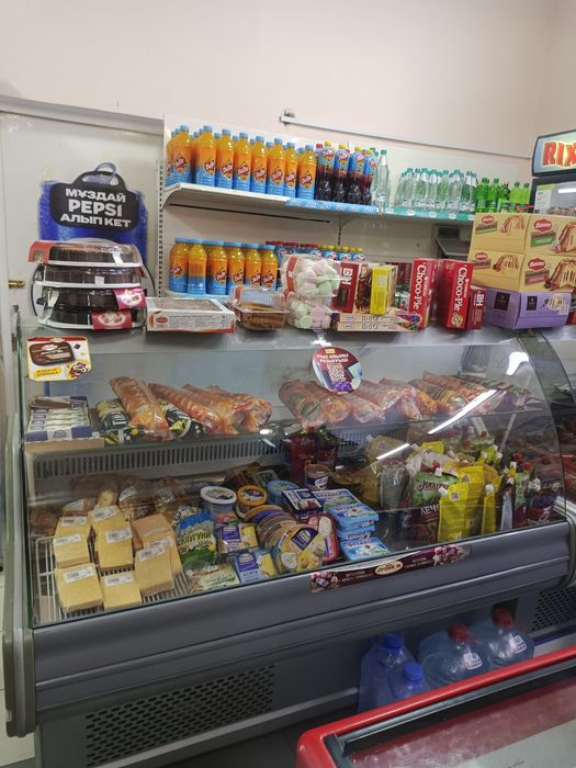 Продам двухдверный витринный холодильник
