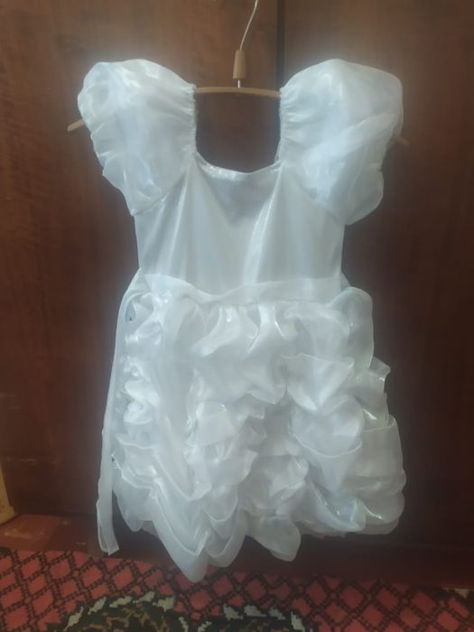 Продам детские платья б/у