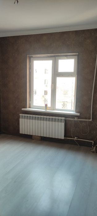 Продается 2 комнатная квартира 4 этаж 5 этажный дом.  Сергели 4 Ярмарк