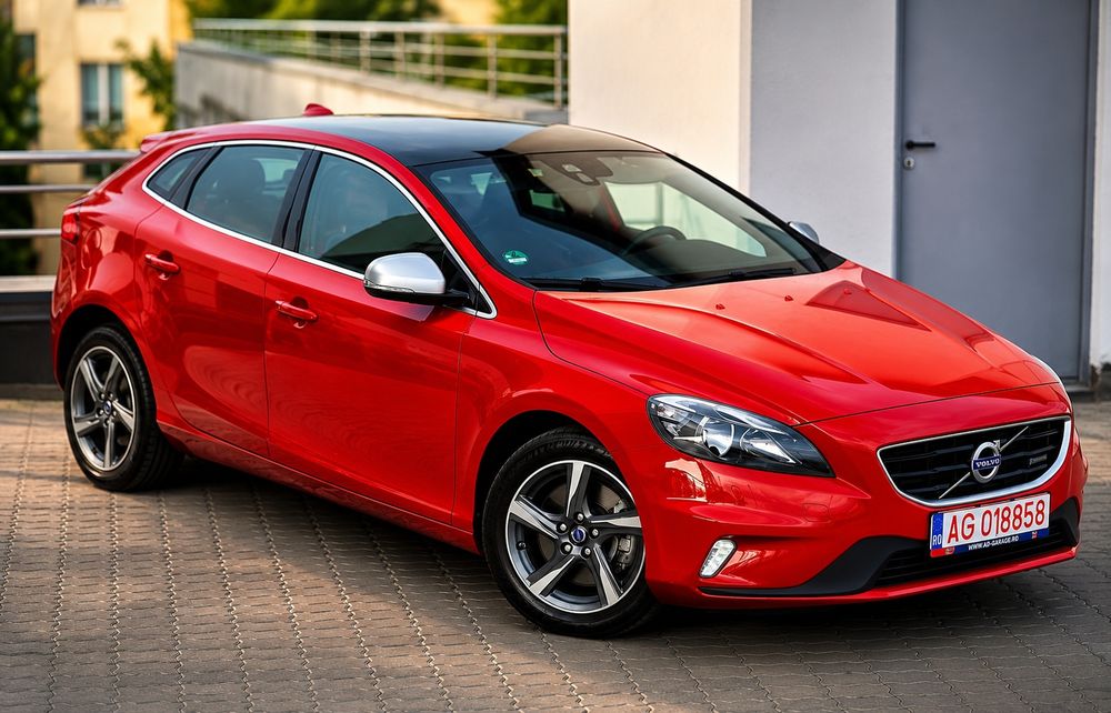 VOLVO V40 2015