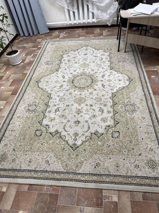 Продам ковер в хорошем состояний