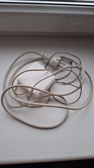 Зарядка MacBook.