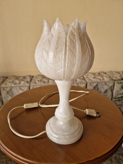 Красива антикварна френска настолна мраморна лампа