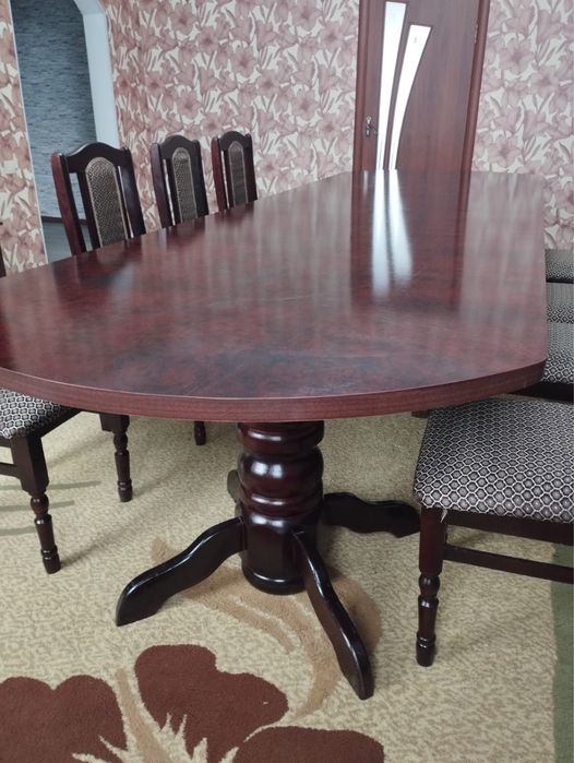 Стол со стульями