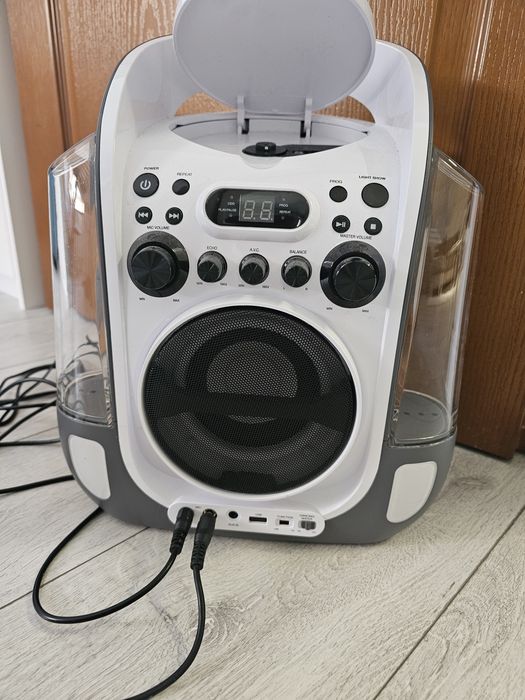 Boxă cu lumini și joc de apă