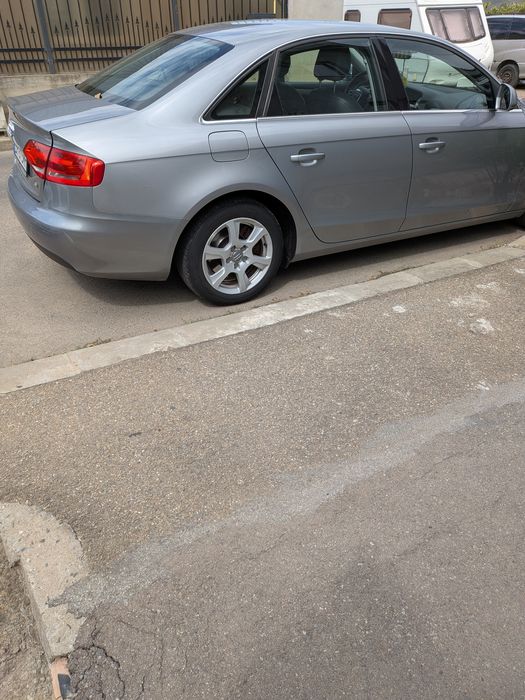 Vând audi A4 2010   benzină