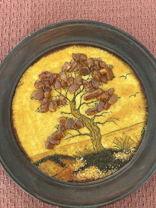 Старинна съветска картина с балтийски кехлибар