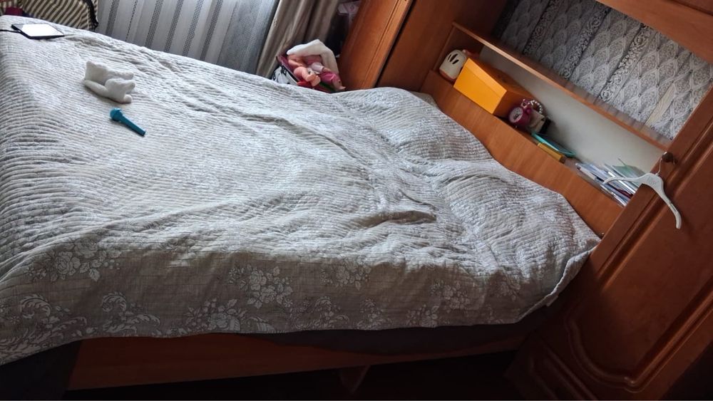 Продается спальный гарнитур
