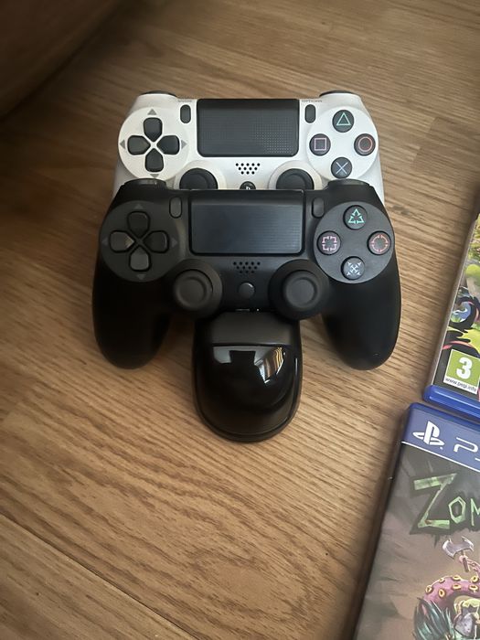 Продавам PlayStation 4