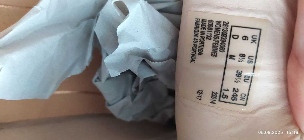 Продаю новые женские замшевые туфли разм39,5. Произведены в Португалии