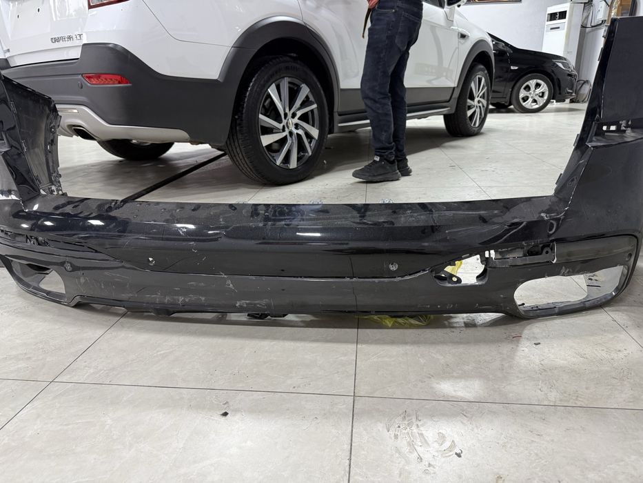 Bmw x7 orqa banfer sotiladi