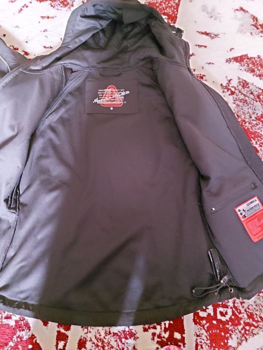 Спортивная  куртка р.L