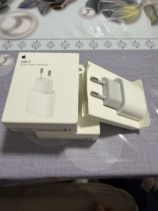 IPhone adapter Asia versiya