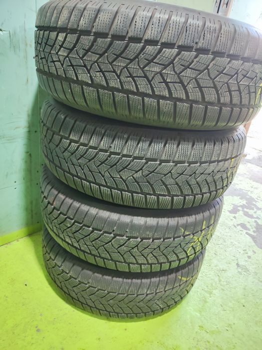4 бр зимни 235/65/17 Dunlop